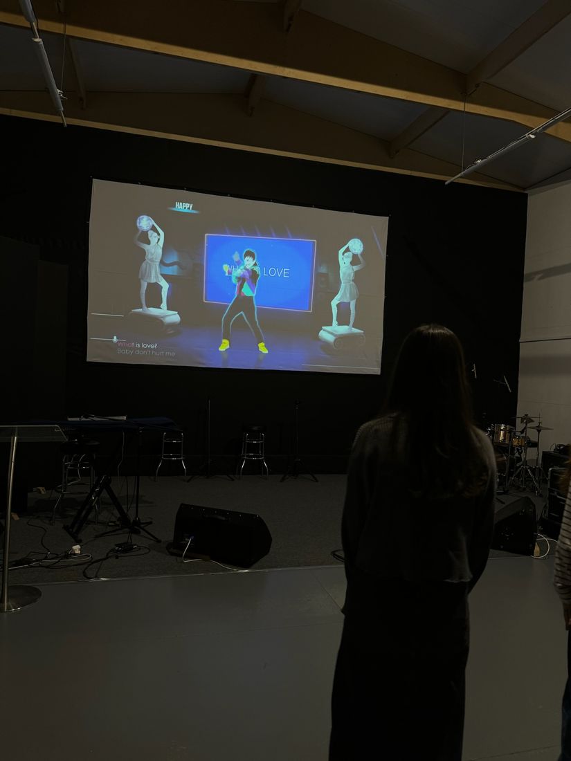 Танцуем под Just Dance на большом экране